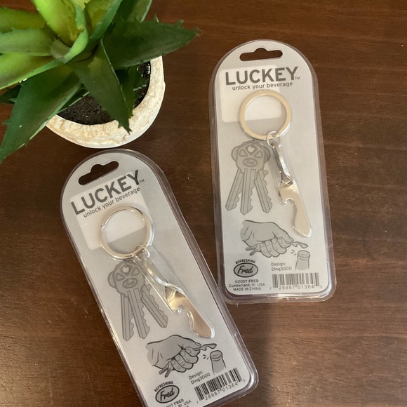 LUCKEY  Bottle Opener Keychain 🍺 - Picture 2 of 2